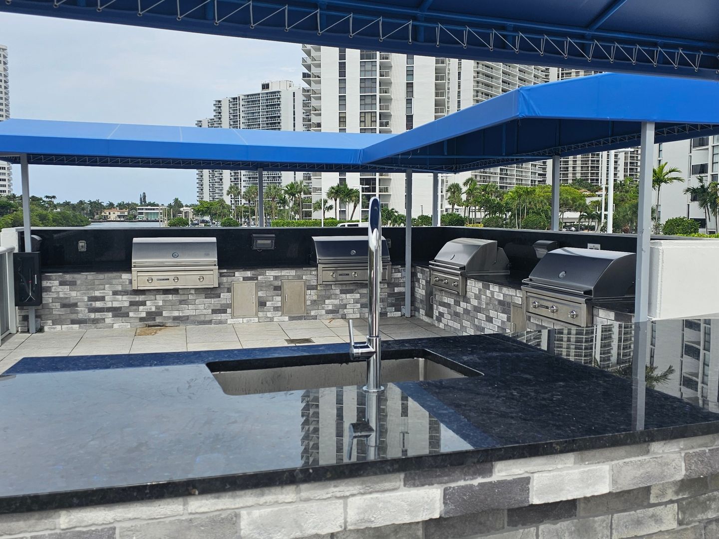 Building Photo - 3675 N Country Club Dr