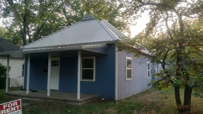 Primary Photo - 412 S 1st St