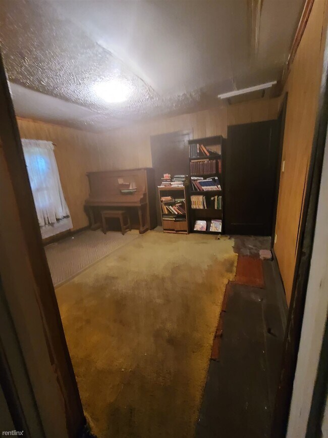 Building Photo - 2 br, 1 bath House - 651 Hall Street