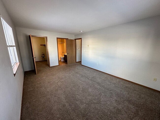 Building Photo - 1/2 OFF FIRST MONTHS RENT SPECIAL!