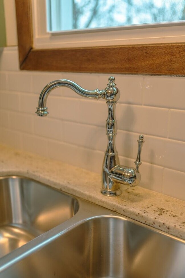 Building Photo - Stunning 2 bed, 1 bath, first floor apartment with views of Mill Run
