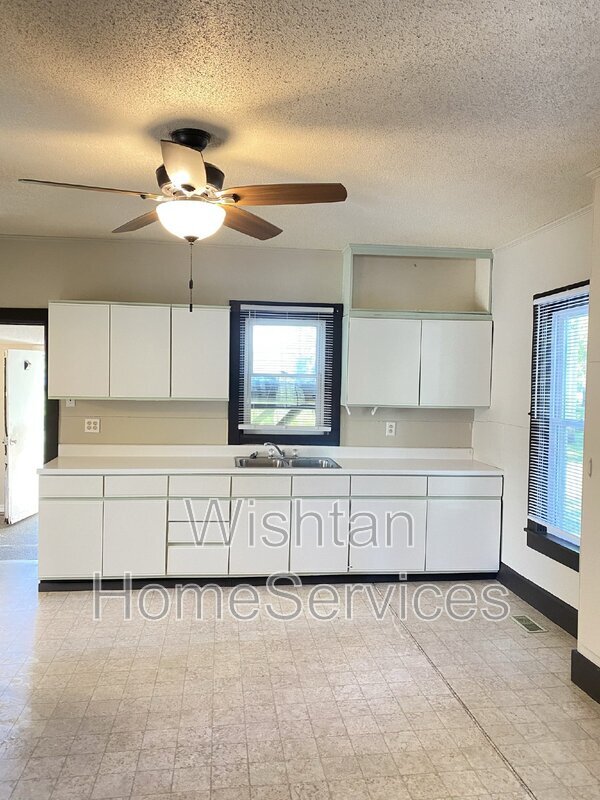 Building Photo - 814 Macomb St