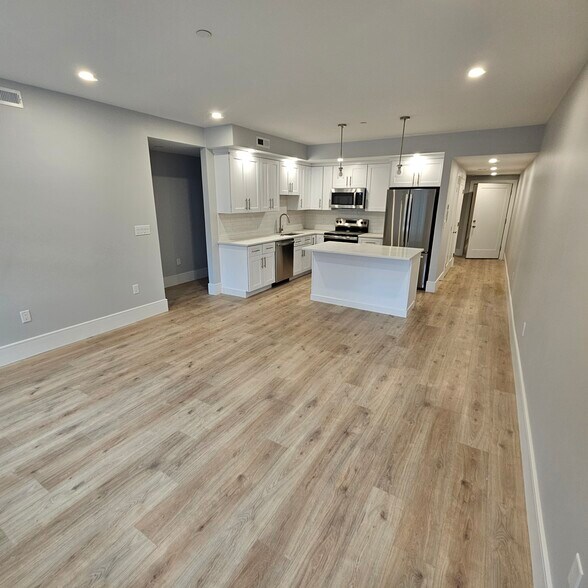 Building Photo - 124 Kenrick St