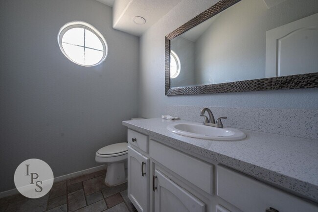 Building Photo - Northwest Fresno Home, CUSD - 4BR/2.5BA, Gated Community - Lots of Amenities