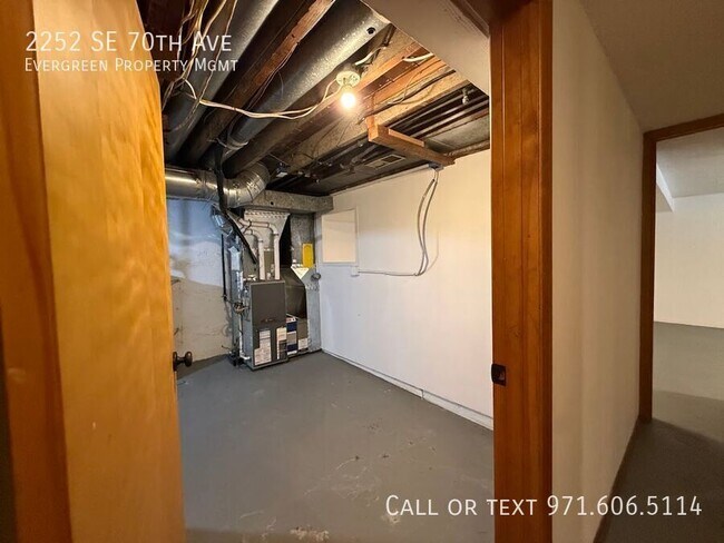 Building Photo - 2252 SE 70th Ave