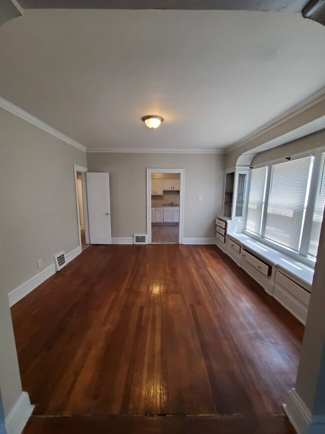 Building Photo - 3277 E 146th St