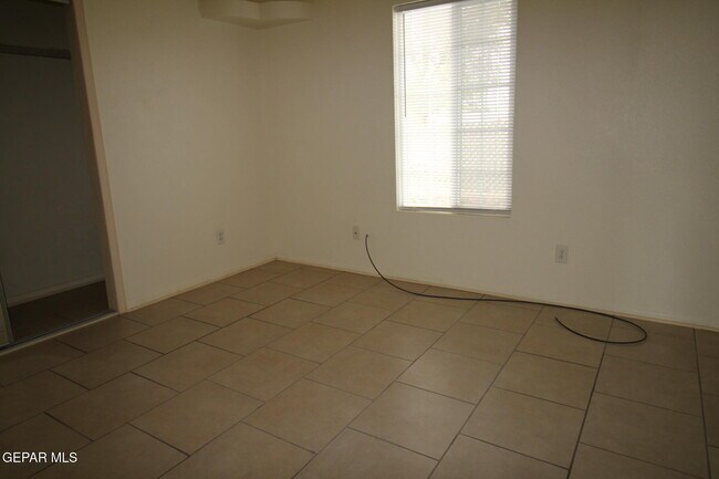 Building Photo - 456 Passmore Rd