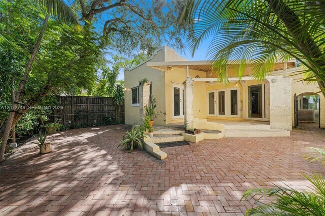 Building Photo - 2521 Inagua Ave