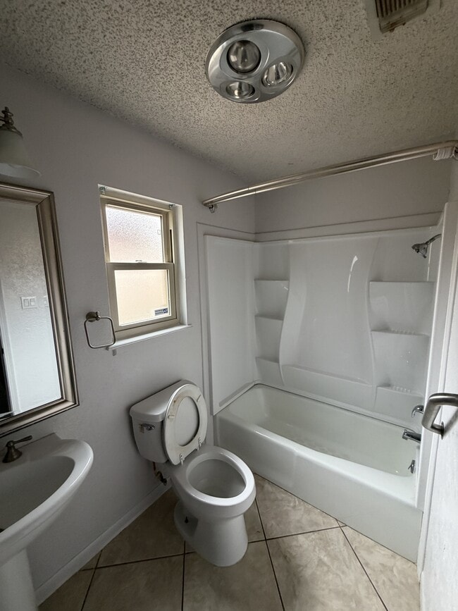 Building Photo - 2706 Park Dr