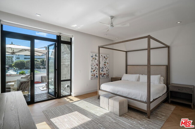 Building Photo - 17351 Sunset Blvd