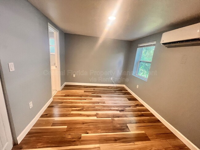 Building Photo - 1110 Poinsettia Ave