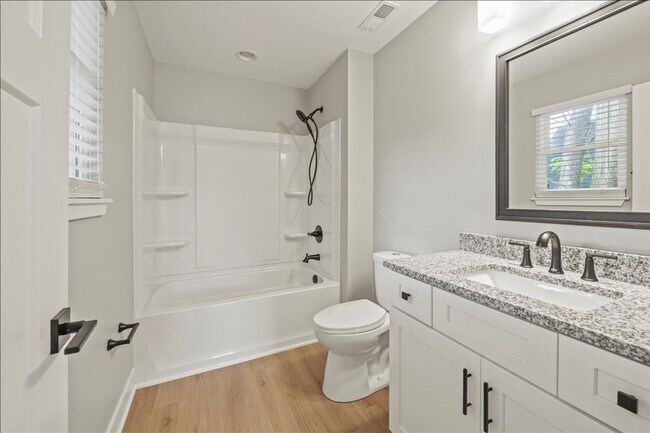 Building Photo - 617 W 39th St