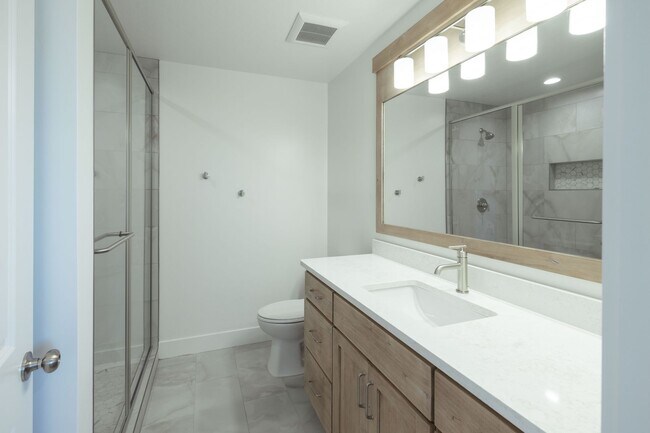 Building Photo - 5 BED 3 BATH HOME IN IDAHO FALLS WITH 2 STALL GARAGE, AC, FENCED YARD