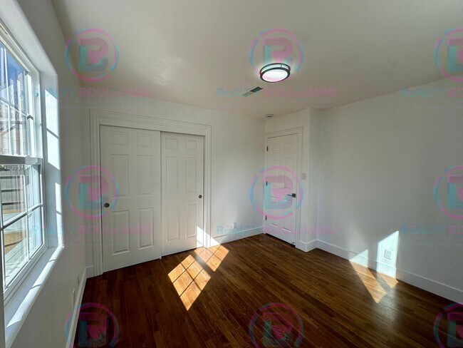 Building Photo - Modern 3-Bed Home with Fireplace, Backyard Entertaining Space & Prime Location