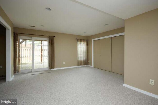 Building Photo - 6157 Green Hollow Ct