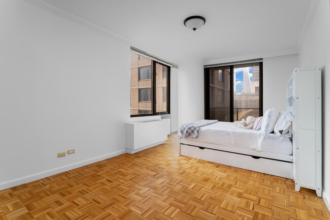 Building Photo - 161 W 61st St