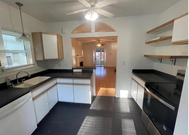 Building Photo - 1231 Highland St N