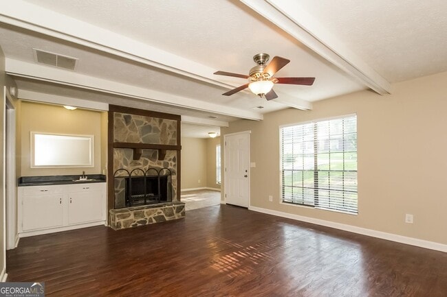 Building Photo - 8495 N Pond Dr