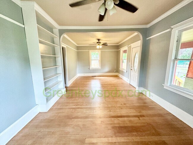Building Photo - 2-Bedroom House with Fully Fenced Backyard...