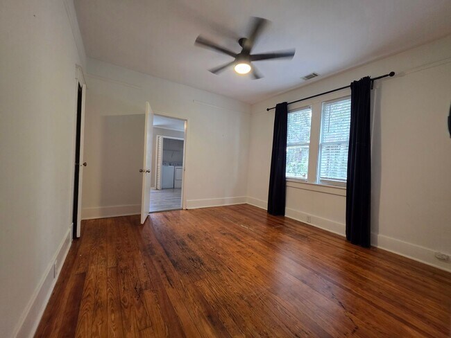 Building Photo - 1118 E 39th St