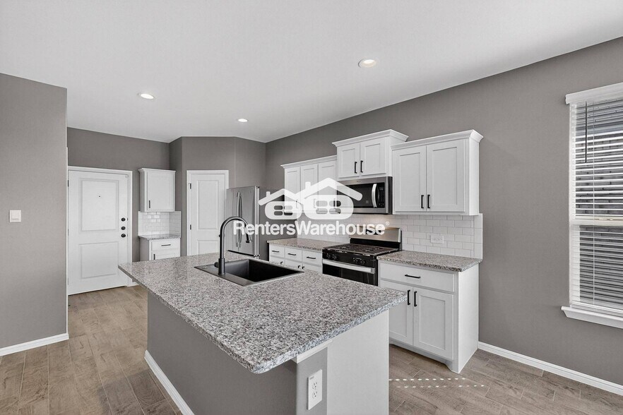 Building Photo - 8517 Centerboard Ln