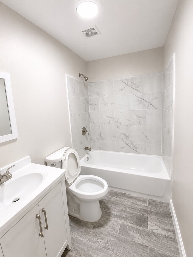 Building Photo - 2538 E Fayette St