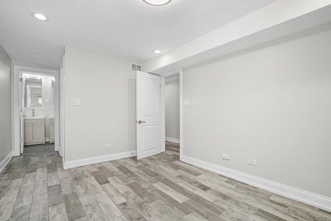 Building Photo - 4819 S Vincennes Ave