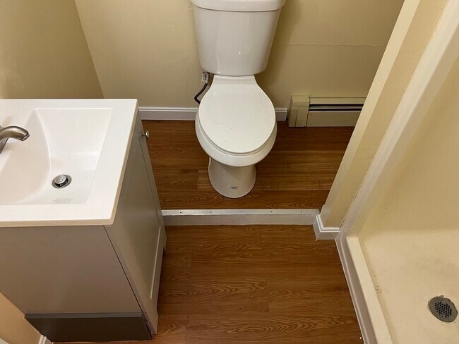 Building Photo - 120 Bond Rd