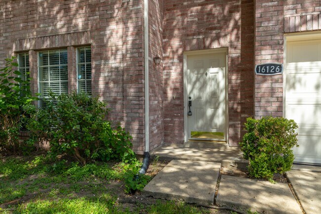 Building Photo - 16126 Taloncrest Dr