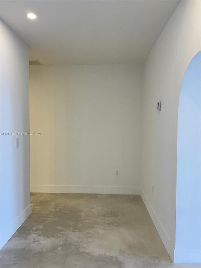 Building Photo - 8311 Grand Canal Dr