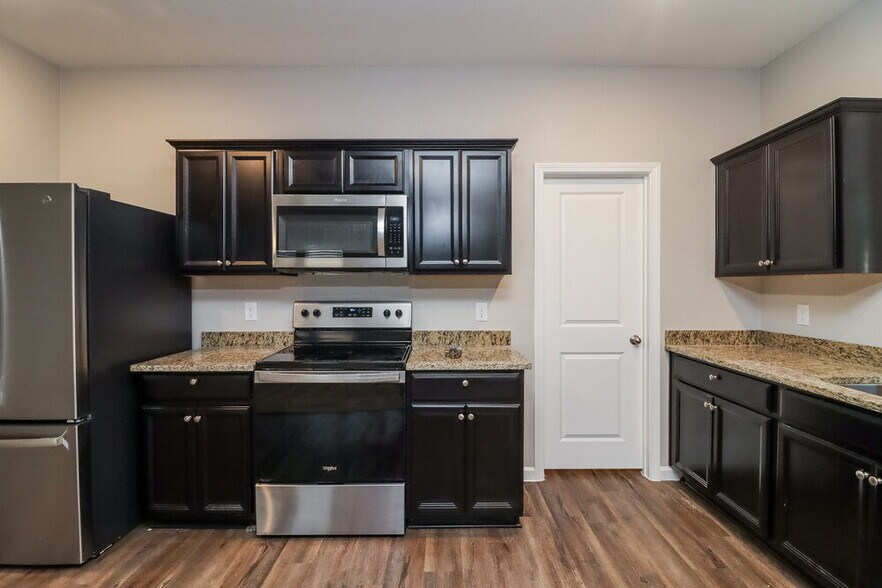 Building Photo - 10332 Jameson Ln