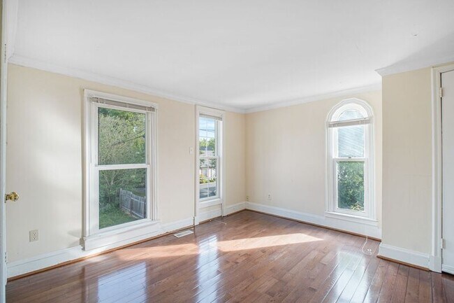 Building Photo - 307 Hawke St