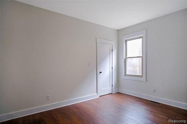 Building Photo - 900 Hazelwood St