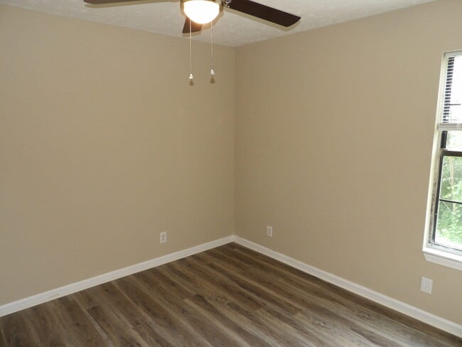 Building Photo - 35 Ashwood Ct