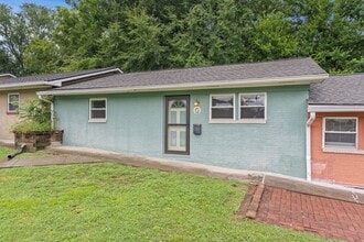 Building Photo - Charming Two Bedroom Home