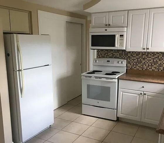 Building Photo - 4050 Chesswood Dr