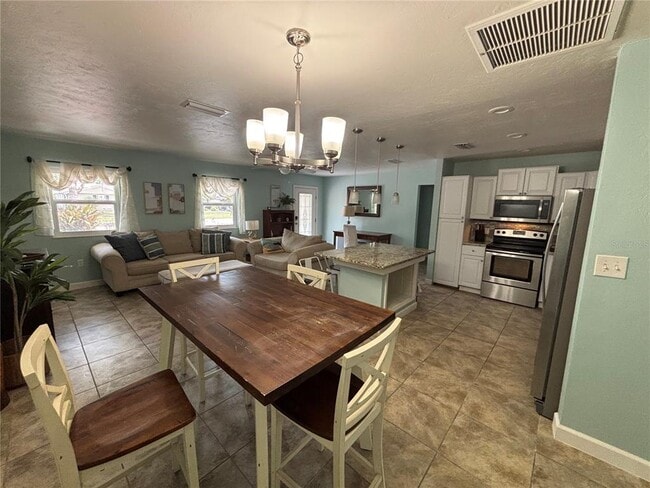 Building Photo - 1008 Estremadura Dr