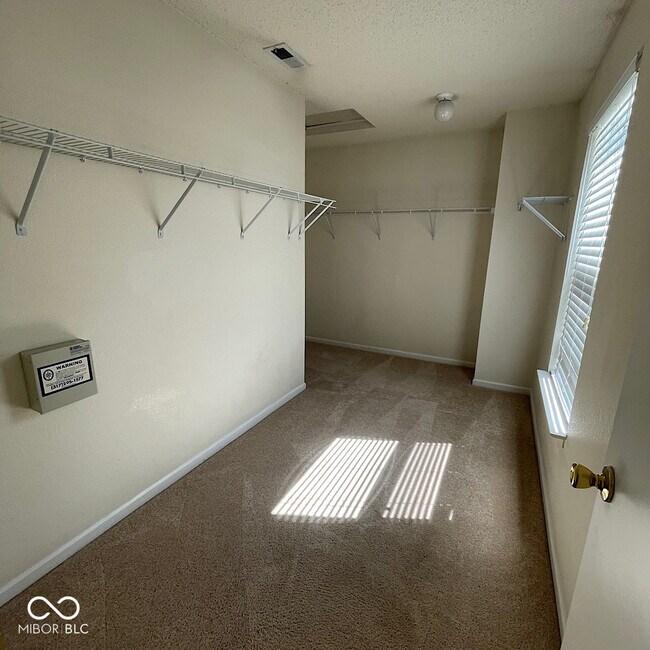 Building Photo - 6909 Earlswood Dr