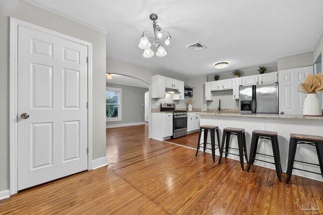 Building Photo - 1410 W Gregory St