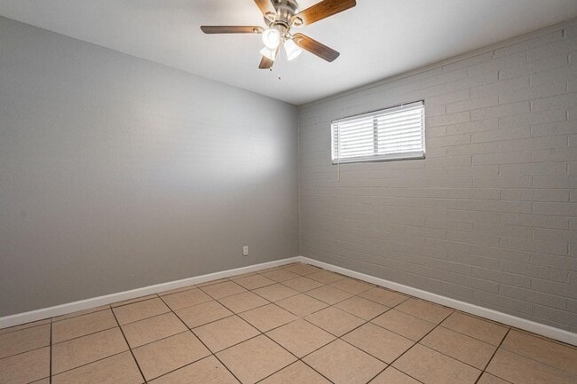 Building Photo - 4423 N 23rd Ave