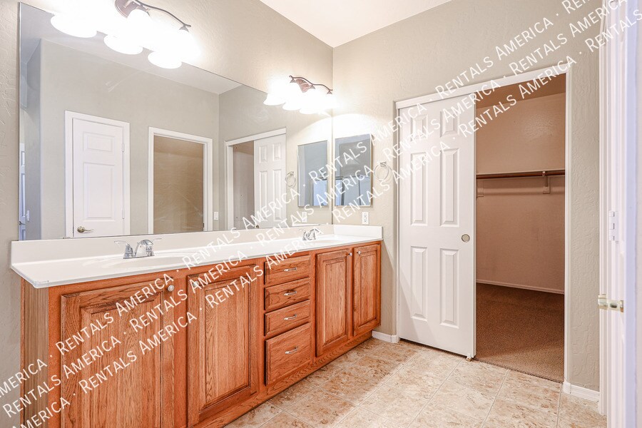 Building Photo - 6974 S Scott Dr