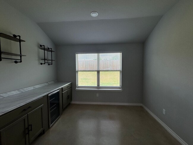 Building Photo - 1459 Dryden Ave