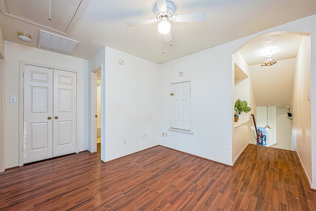 Building Photo - 10323 Emerald Pine Dr