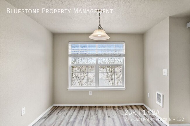 Building Photo - 275 Lakepoint Pl N