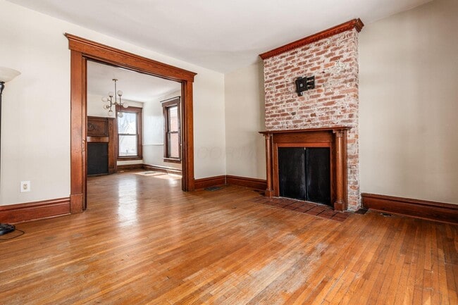 Building Photo - 415 W 5th Ave