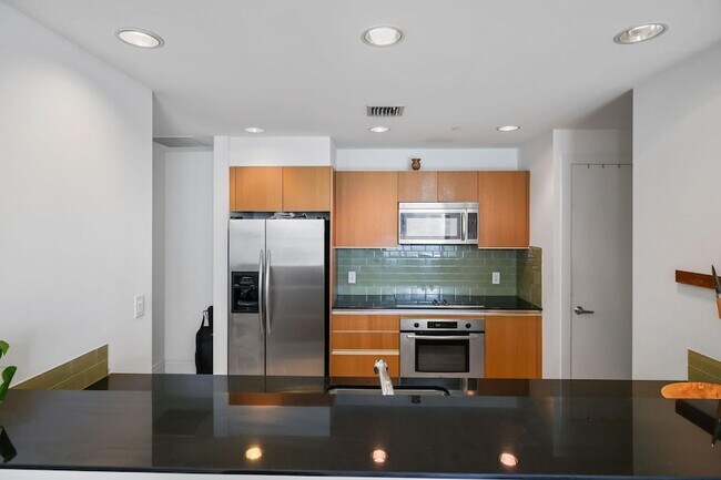 Building Photo - 1050 Brickell Ave