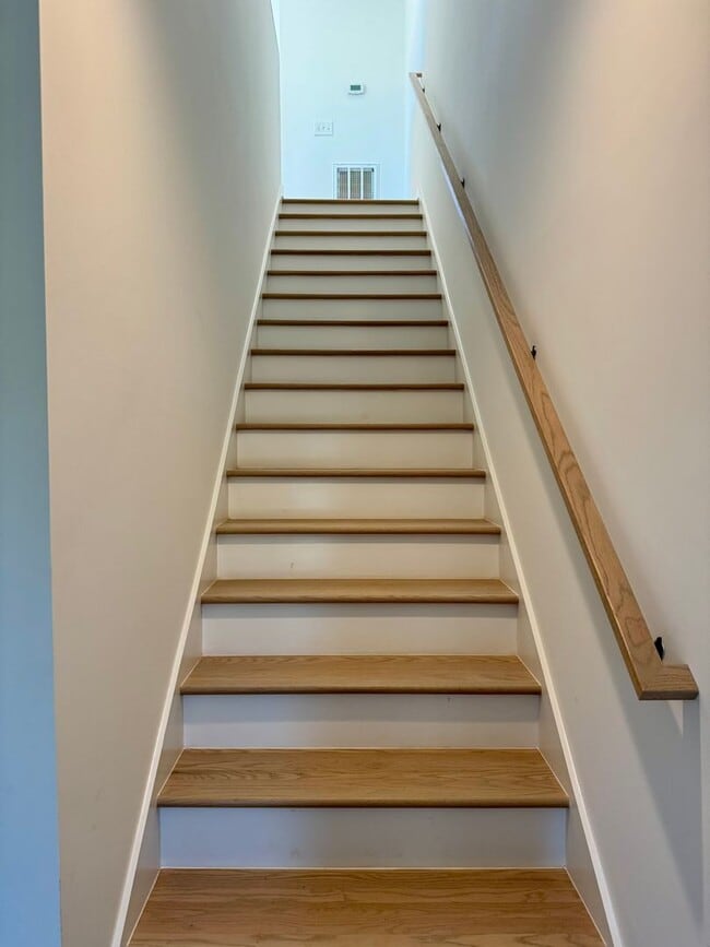 Building Photo - 1408 Sawyer Rd