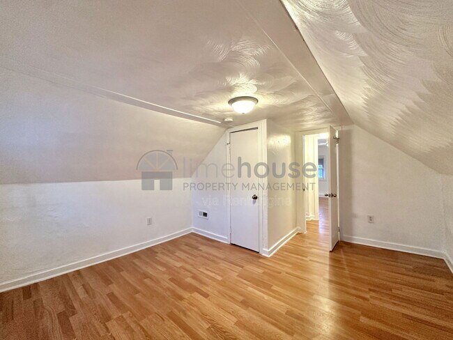 Building Photo - 3428 Thomas St