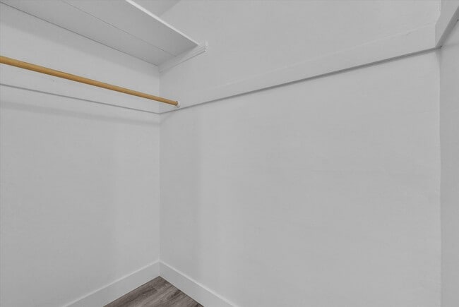 walk-in closet Or Office - 122 Elm Ave