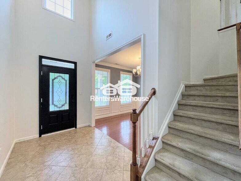 Building Photo - 2425 Brush Creek Ln